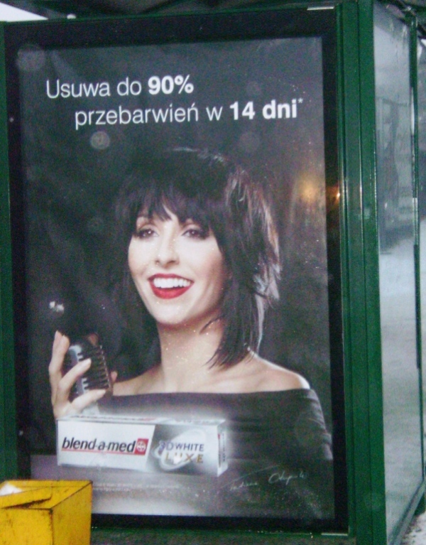 Bus shelter citylight panel ad of Blend-a-Med with Tatiana Okupnik / copy: Removes up to 90% of teeth discoloration in just 14 days